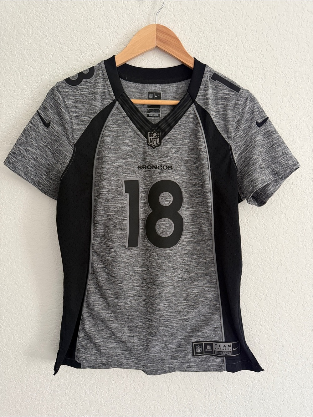Nike Denver Broncos Payton Manning #18 football Jersey Size M
